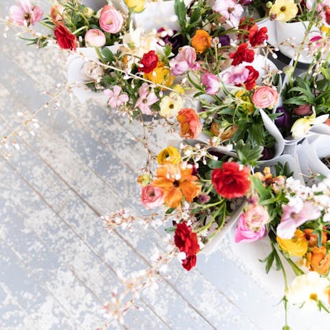 Crafting the Perfect Note for Your Flower Gift