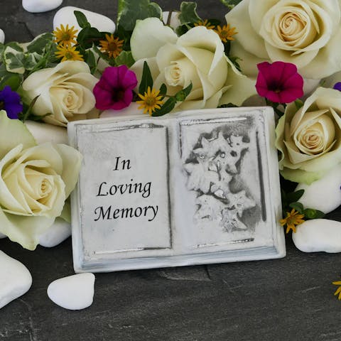Express Your Condolences with a Flower Arrangement