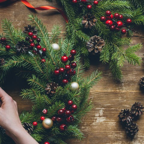 How to make a DIY Christmas Wreath