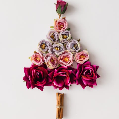 How to Decorate your Christmas Tree with Flowers