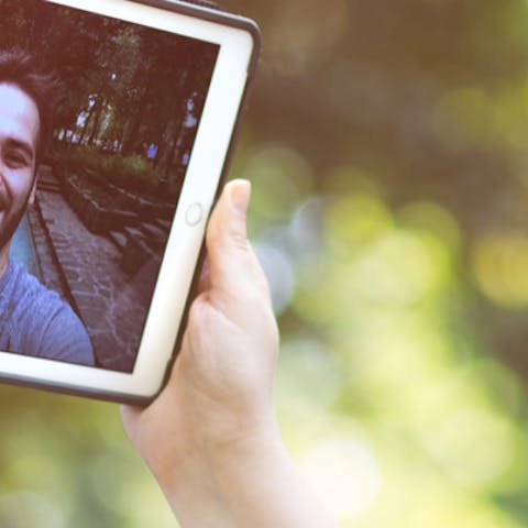 5 Ways to Keep in Touch with Friends Abroad