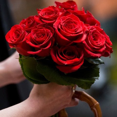 This summer, win her over with flowers!